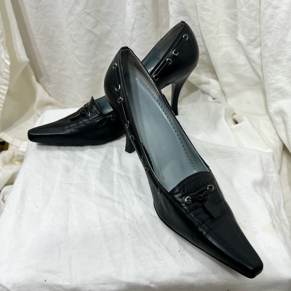 BCBG 3 1/2β Inch Heels Genuine Leather Excellent Inside And Out. Very Stβ¦ - Picture 9 of 16